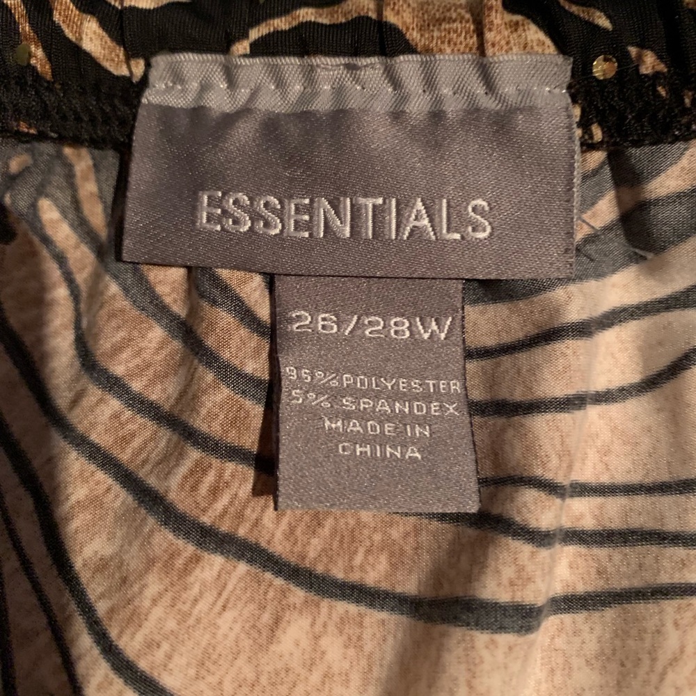 Essentials Skirt - Picture 3 of 5